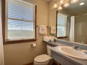 Sea Horse- Oceanside- Only a short Walk to Beach- Community Pool & Spa - Image 2