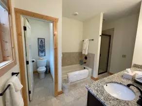 Downtown West Jefferson Home - Fireplace - Sleeps 8 - Image 5