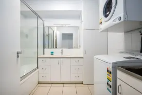 Luxury Beachside Apartment - Image 2