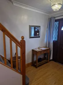 Hereford City - Goldcrest House - 4 Bedroom House With Parking, Located Very Close To City Centre & River Wye - Sleeps Up To 6 Guests - Hosted by RENTMYHOUSE - Image 3