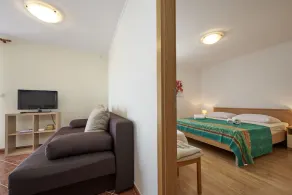 1-Zimmer-Ferienwohnung mit Terrasse und Meerblick Slatine (Ciovo) (A-15504-b) - Image 3