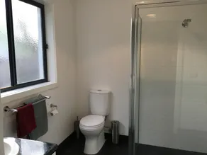AJ's Home. Modern, open plan & quiet location. - Image 2