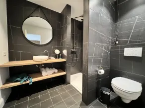 Beautifully renovated home with 5 large bedrooms and 4 bathrooms - Image 5