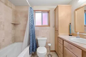 Cozy condo within walking distance to downtown Coeurdalene and the lake  - Image 3