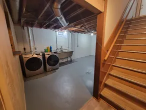 Cheerful 3 bedroom home with garage parking - Image 2