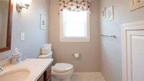 Olver Farm Guest House : Park-Like Setting - Image 4