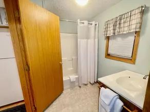 GAMs Getaway: 3 Bedrooms & Near Beach! - Image 3