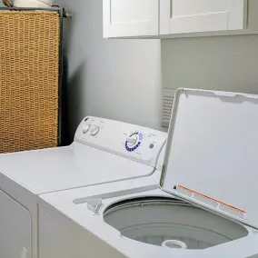 Moderne, ren og rummelig, 2 bdrm, i det perfekte sted, med parkering på stedet - Image 2