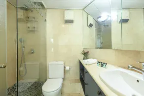 Awesome 2BR apt Balcony & pool access - Image 4