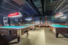 HOLIDAY INN - Image 3