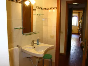 Restful Farmhouse near Forest in Vinci with Pool - Image 4