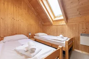 Large vacation home near ski resort - Image 5