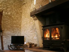 Charming Cottage with Pool in 7ha Property, Near Vineyards & Medieval Sites - Image 2