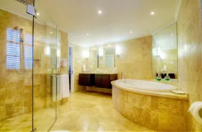Atemberaubende 3-Zimmer-Penthouse-Wohnung mit direktem Zugang zum Strand in Reeds Bay Barbados - Image 2