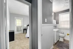 Cozy Apartment in Safe Area ~ 15 min from Cleveland Clinic ~ Long Stays Welcome - Image 3