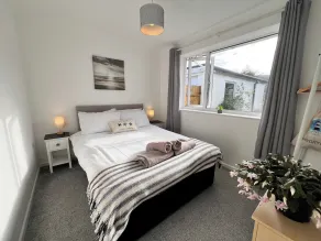 'blue Sky' 2 Bedroom Enclosed Garden Parking, Wifi - Image 5