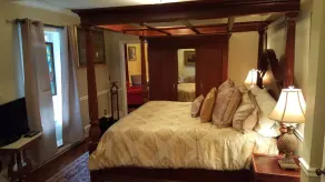 Garfield Guest House - Stonyman Suite - Image 2