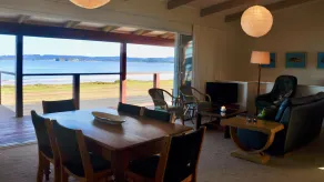 House at the beach, the sounds of waves on the breeze - Image 5
