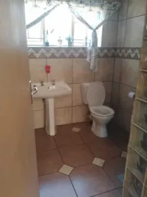 8 Soenie Avenue Self-Catering - Image 4