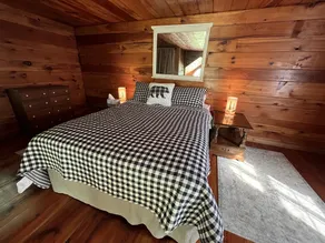 Cozy little cabin with creek access.  Great for fishing or tubing! - Image 4