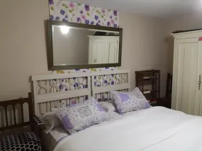 Casa rural, tipo chalet, con todas las comodidades, capacidad para 10 personas. - Image 3