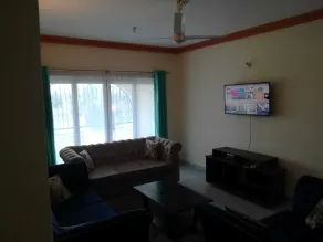 Lovely 3 Bedroom Apartment With Pool - Image 3