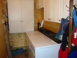 Lake Muskoka 4 BR Cottage, Sandy Beach, Sunny Decks, Private - Image 2