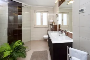 Villa Santa Domenica near Poreč with play room, beautiful tavern & garden - Image 2