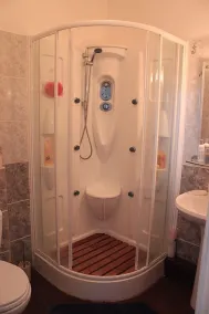 Stuehus med privat opvarmet pool - Image 3