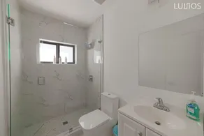 Miami Luxury Retreat / 10 Min to MIA Airport / BBQ - Image 3