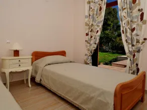 Thalia (2 Bedrooms, Sleeps 4) - Image 5