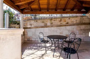 Rooms Miron - Deluxe Double or Twin Room with Pool View - Image 4
