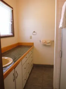 Superbe 2 chambres, 2 salles de bain à quelques pas de la chaise 3 - Image 3