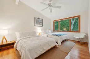 Ultimate Hamptons Luxury - Modern Home in East Hampton - Image 4