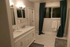 Charming and Updated Home Next to Downtown - Image 4