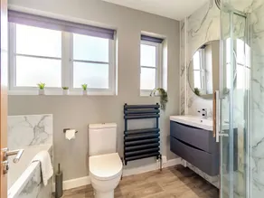 4 bedroom accommodation in Peldon, near Colchester - Image 3