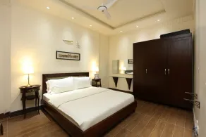 Executive serviced Lavish apartment - Image 4