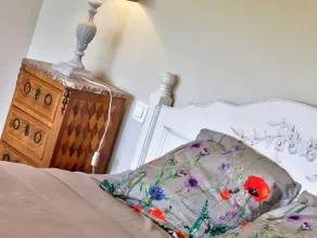 Grande maison rénovée, espace et charme au cœur de Saint-Symphorien-de-Lay - Image 3