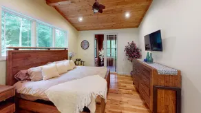 Harmony House<br>Luxury Cabin with National Park Access - Image 5