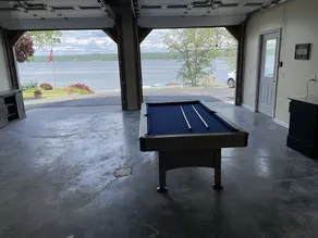 Lake front 7-bedroom house with movie theatre, hot tub, and game room! - Image 3