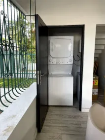 Modern Stay, Full Kitchen, 1 Block From The Beach. - Image 2