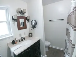 Fisherman’s Getaway with Sunset Views & Room for 11 - Image 3