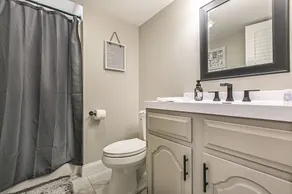 Spacious Updated Home within Minutes to Shopping & Restaurants! - Image 5