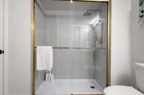 Dreamy Extended Stay Amazon King Bed 1BR Garage, Pool,Balcony Gym Near DC, DCA - Image 5