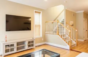 Charming 3BR & 2.5Ba nested in KOP w free parking, close to Conshy & Philly. - Image 2