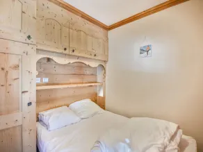 Renovated 2-Bedroom + Mountain Nook Apartment, Near Center & Shops, The Gets - Image 3