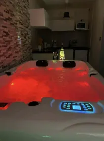 Joli T2, jacuzzi et parking privé - Image 4
