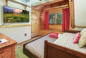 Hilltop Log Cabin On 4.5 Acres. Panoramic Views, Clean and Pet Friendly - Image 5