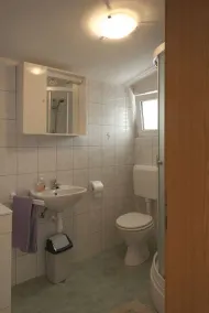 1-Zimmer-Ferienwohnung mit Terrasse und Meerblick Bucht Mala Lamjana (Ugljan) (A-8449-b) - Image 2