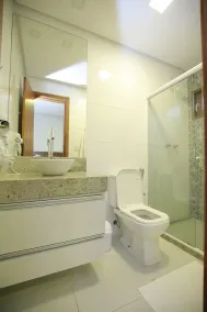 Casa de luxo, 4 suítes, condomínio alto padrão, pertinho da praia! - Image 5